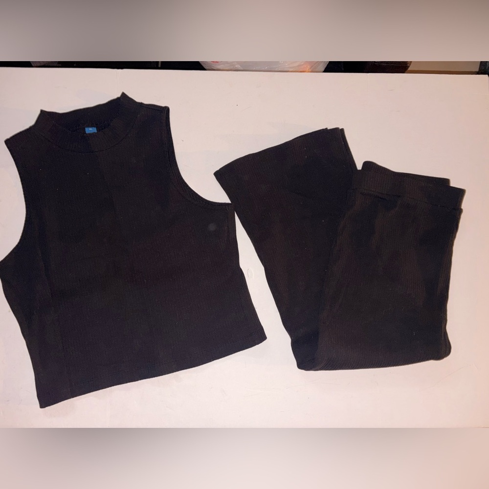 Old Navy tank XL and skirt size L petite
